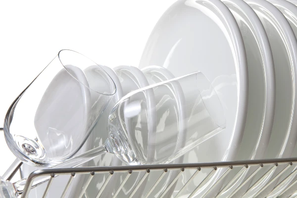 Oppvaskkumm med såpe, børste og klut